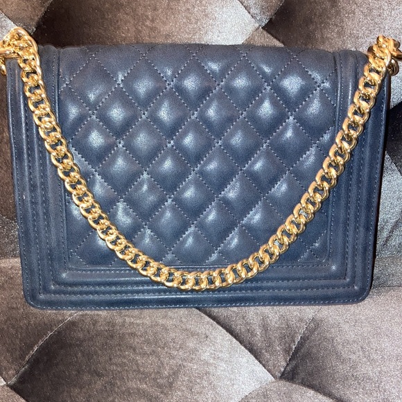 bebe Handbags - Flash sale🔥Bebe blue tufted large quilted purse